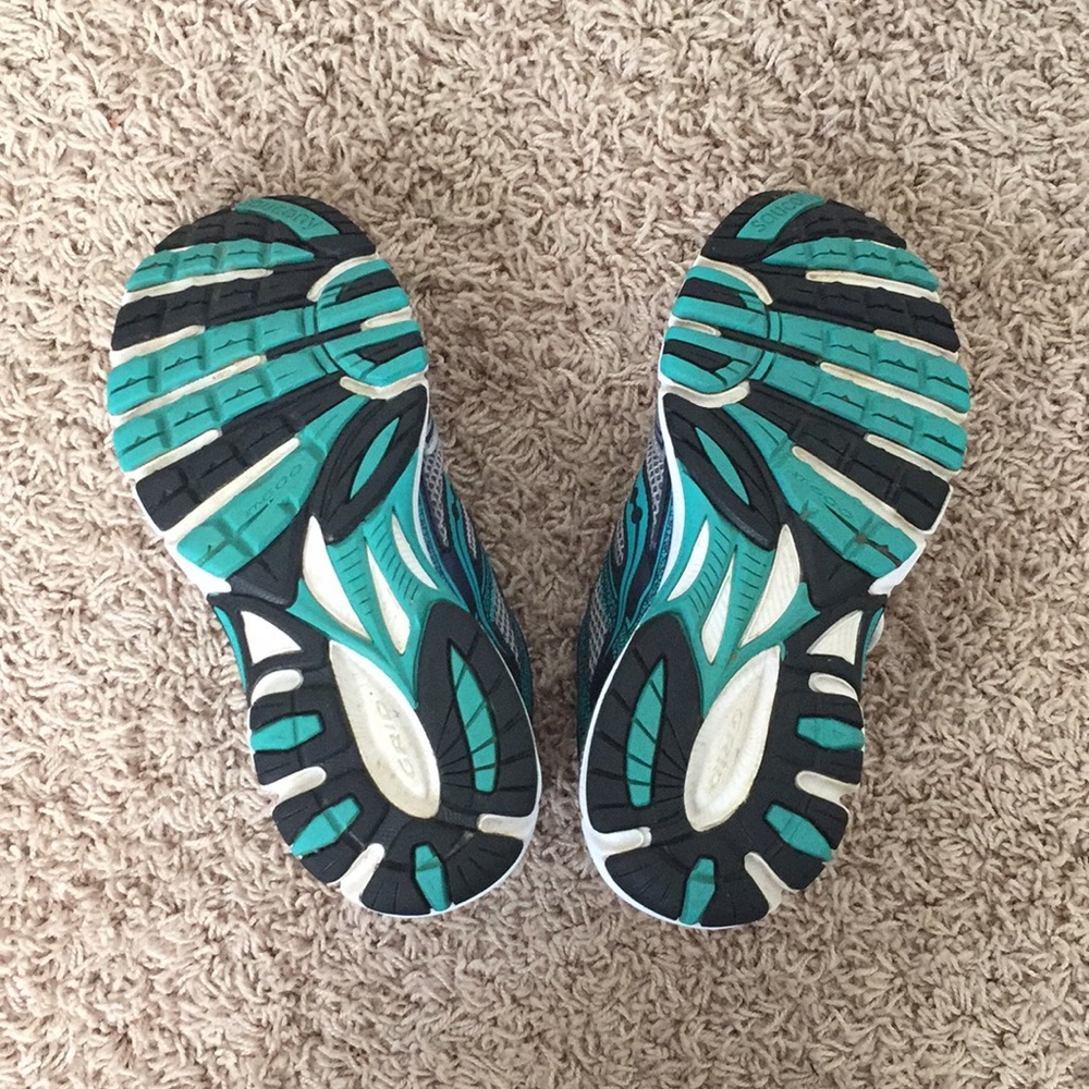 saucony Sneakers - Picture 3 of 5